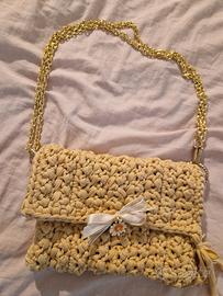 pochette all'uncinetto 