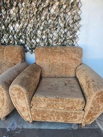 divano letto e due poltrone