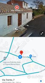 Casa con doppio ingresso, garage e cortile