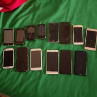 cellulari con schermo rotto e vintage 