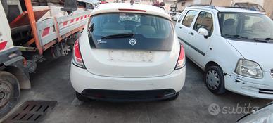 Portellone paraurti stop Lancia y 2015