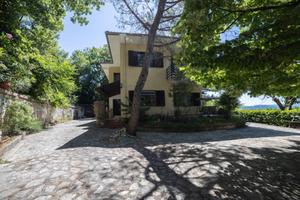 Villa di 300 m² con più di 5 locali a Rivodutri