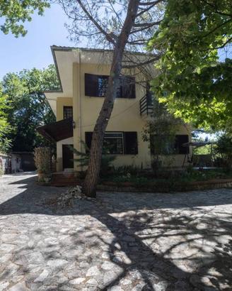 Villa di 300 m² con più di 5 locali a Rivodutri