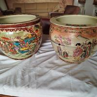 due vasi  con decori orientali 