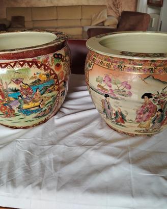 due vasi  con decori orientali 