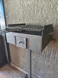 barbecue in ferro  con piede  smontabile 