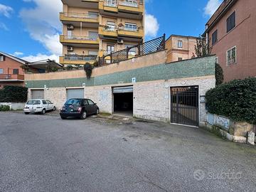 Boccea - ampio locale su due livelli