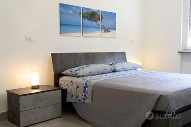 Luminoso bilocale comodo per autostrada