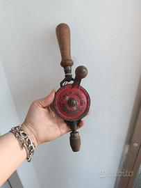 Antico trapano a mano made in England 