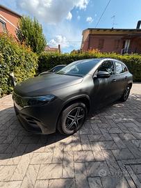 Mercedes EQA 300 AMG 4MATIC nero opaco – 14.921 km