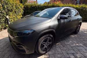 Mercedes EQA 300 AMG 4MATIC nero opaco – 14.921 km