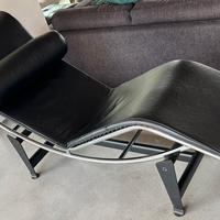 Chaise Lounge LC4 di Le Courbusier per Cassina