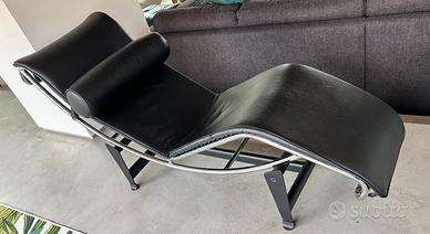 Chaise Lounge LC4 di Le Courbusier per Cassina