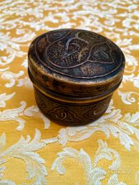scatola antica in ottone 
