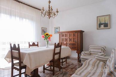 Appartamento di 237 m² con 4 locali e box auto a P