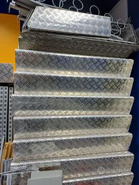 Scaffalature negozio elettrodomestici per 350 mq