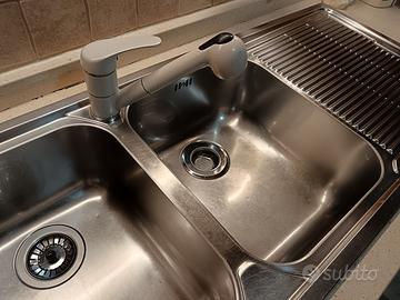 lavello in acciaio doppia vaschetta e gocciolatoio