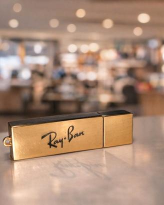 💾 Chiavetta USB Ray-Ban originale – Nuova