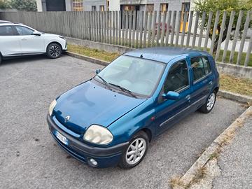 Clio anno 2001 adatta per neo patentati 