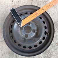 Cerchio ruota auto in acciaio