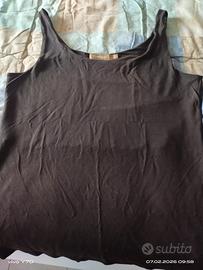 due canotte estive una marrone ed una azzurra