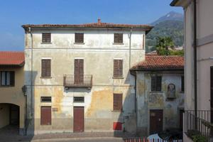 Palazzo / Stabile di 861 m² con più di 5 locali a 