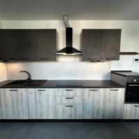 Cucina lineare completa di elettrodomestici