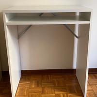 Piccola scrivania bianca