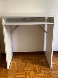 Piccola scrivania bianca