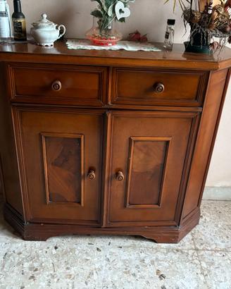 Credenza in legno da entrata
