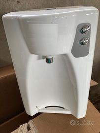Erogatore refrigeratore acqua domestico