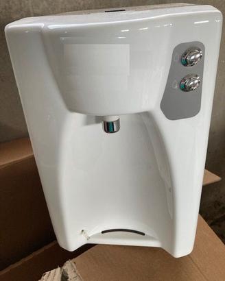 Erogatore refrigeratore acqua domestico