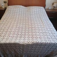 Coperta matrimoniale all'uncinetto 