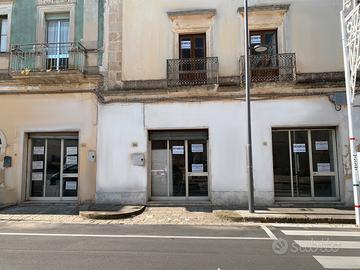 Locale commerciale più appartamento e attico