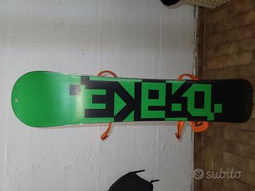 snowboard con attacchi e scarponi (opzionali)