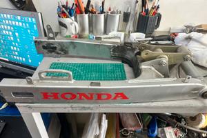 Honda 600 hormet forcellone