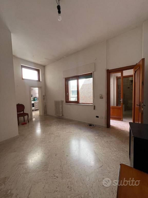 Appartamento di 160 m² con più di 5 locali e box a - Vista 6