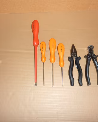 Cacciaviti BETA + pinza ELEMATIC+ tronchese KRAVM