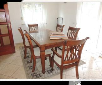 tavolo completo di sedie