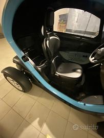 Renault twizy 45 adatta da 14 anni con patente AM
