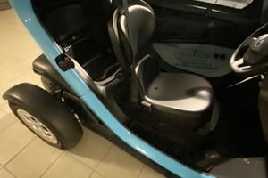 Renault twizy 45 adatta da 14 anni con patente AM