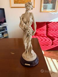 Statua porcellana