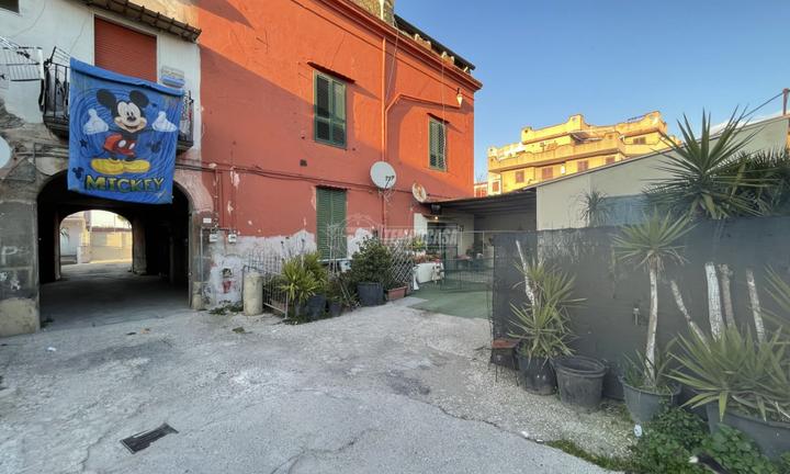 Pomigliano d'Arco - Ampia porzione di fabbricato c