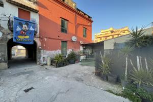 Pomigliano d'Arco - Ampia porzione di fabbricato c