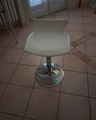 sgabello bianco