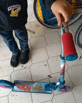 🛴 Monopattino Spider-Man Marvel