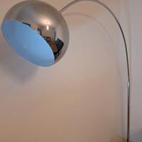 Lampada da terra ad arco