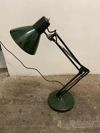 Lampada da tavolo industriale