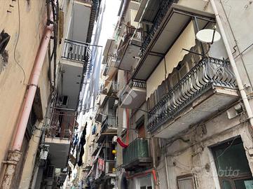 3 LOCALI A NAPOLI