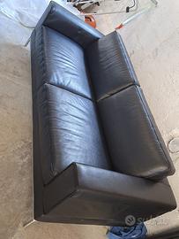 Divano pelle ecologica Ikea colore nero